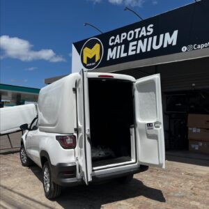 Capota Fibra Strada Cabine Simples modelo Alta duas portas.